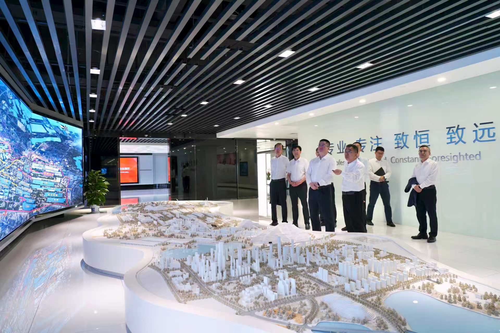 李仲澤參觀中冶南方企業展廳