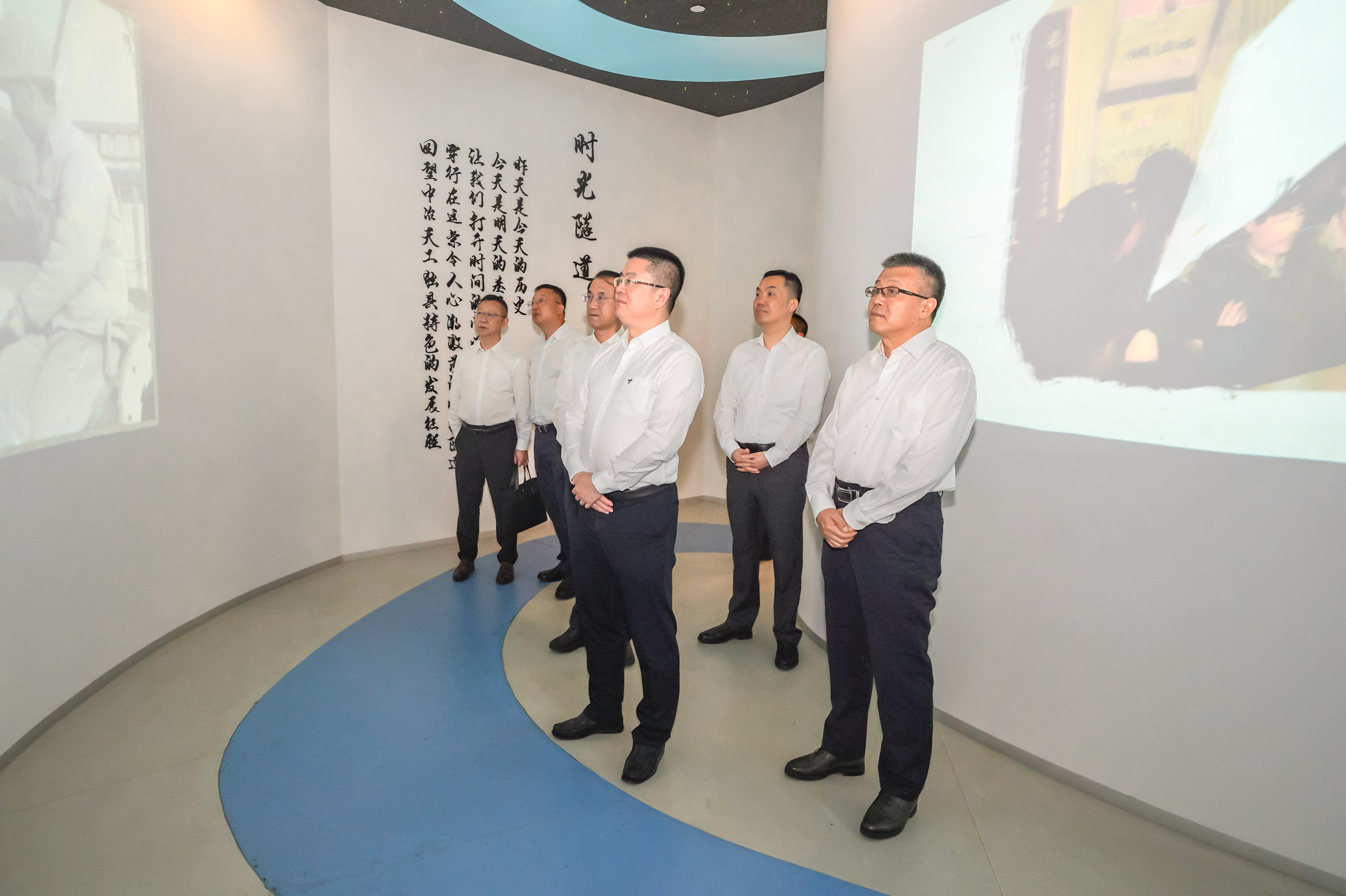 李仲澤參觀中冶天工企業展廳