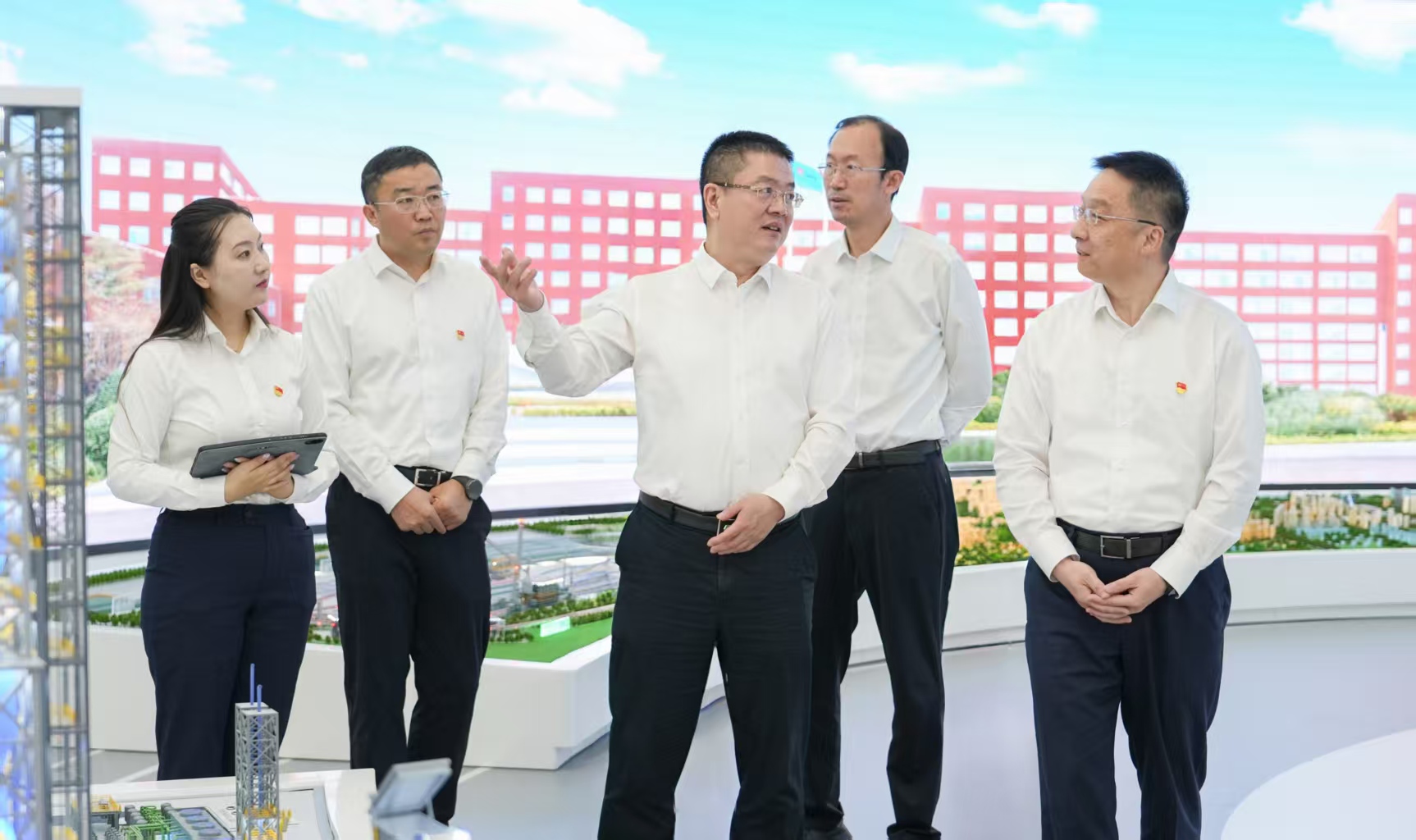 李仲澤參觀中冶京誠(chéng)企業(yè)展廳